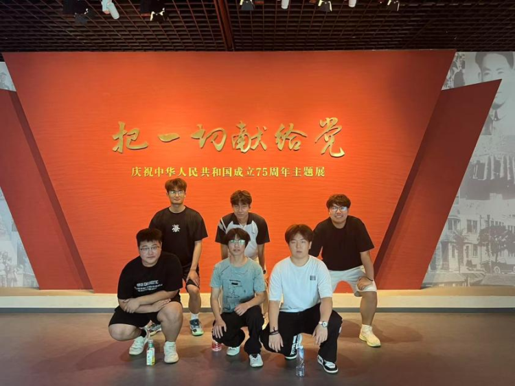 社会实践丨追寻红色足迹，筑牢信仰根基—暑期社会实践团队“电子24003班”赴大连博物馆开展主题红色教育活动